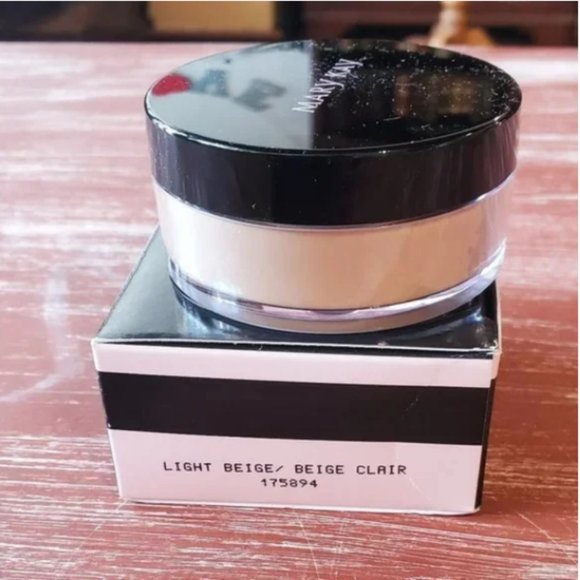 Mary kay Silky setting powder in Light Beige. - Picture 1 of 4